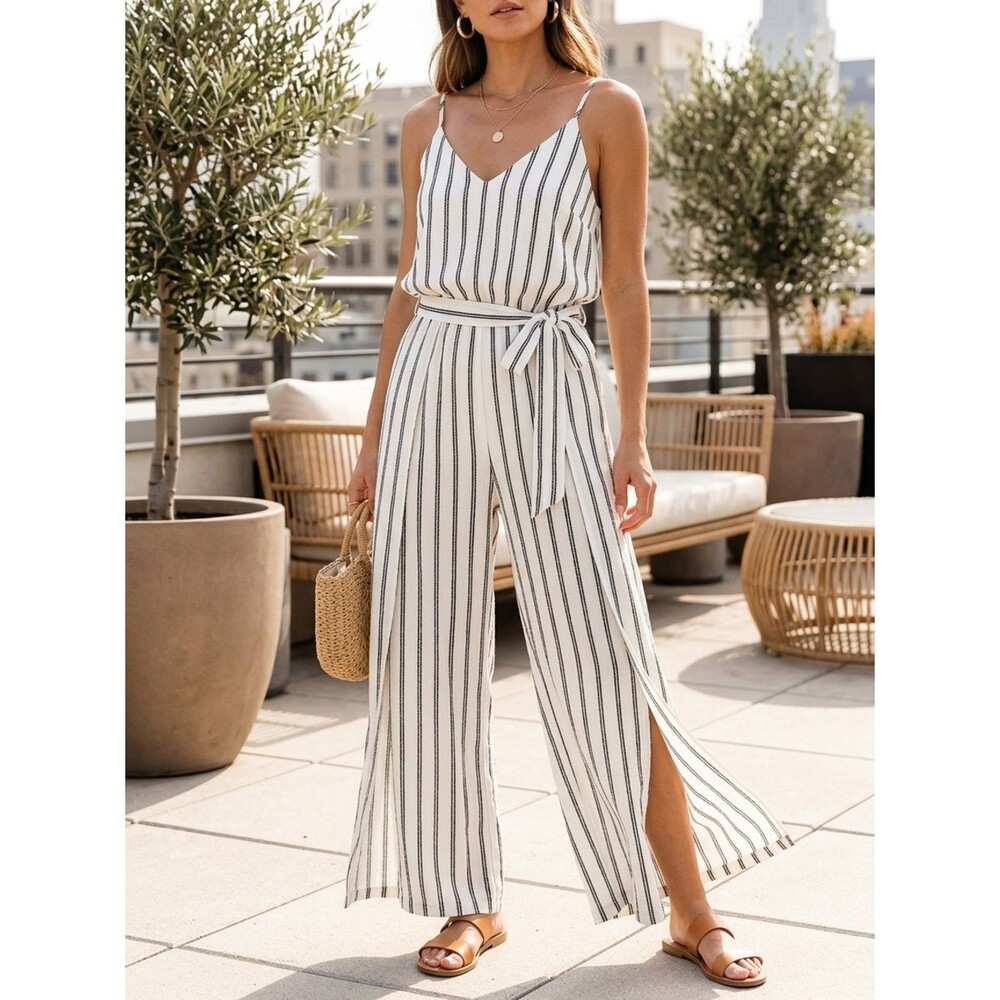 ONE LOVE CLOTHING Summer Los Angeles Boutique White Jumpsuit V-Neck Split Leg L